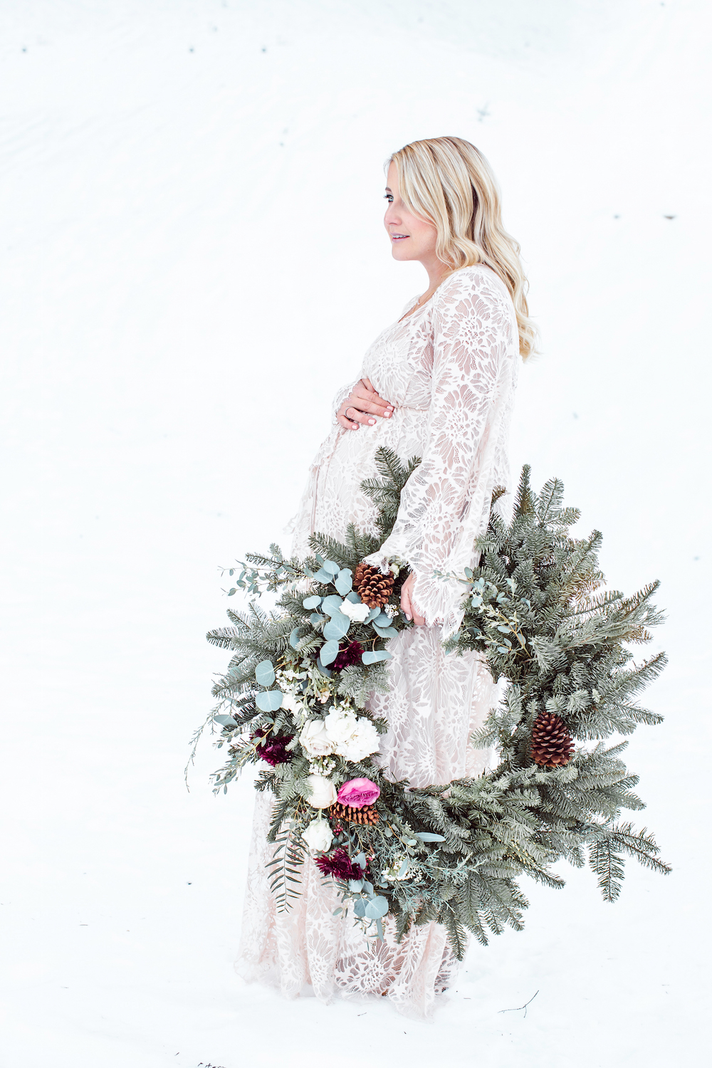 maternity photos monika hibbs wreath