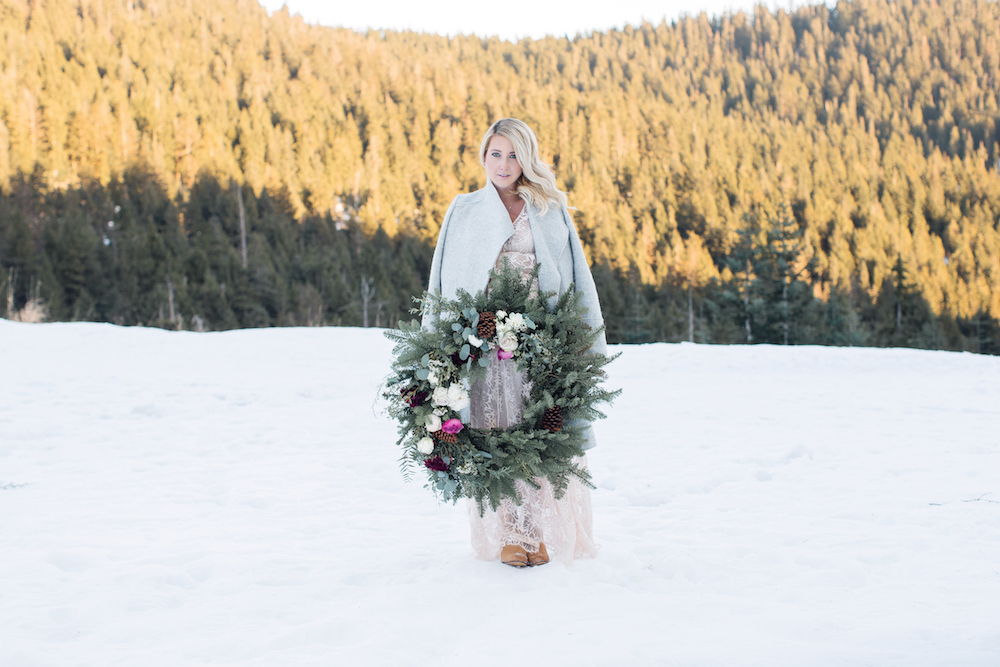 maternity photos monika hibbs wreath