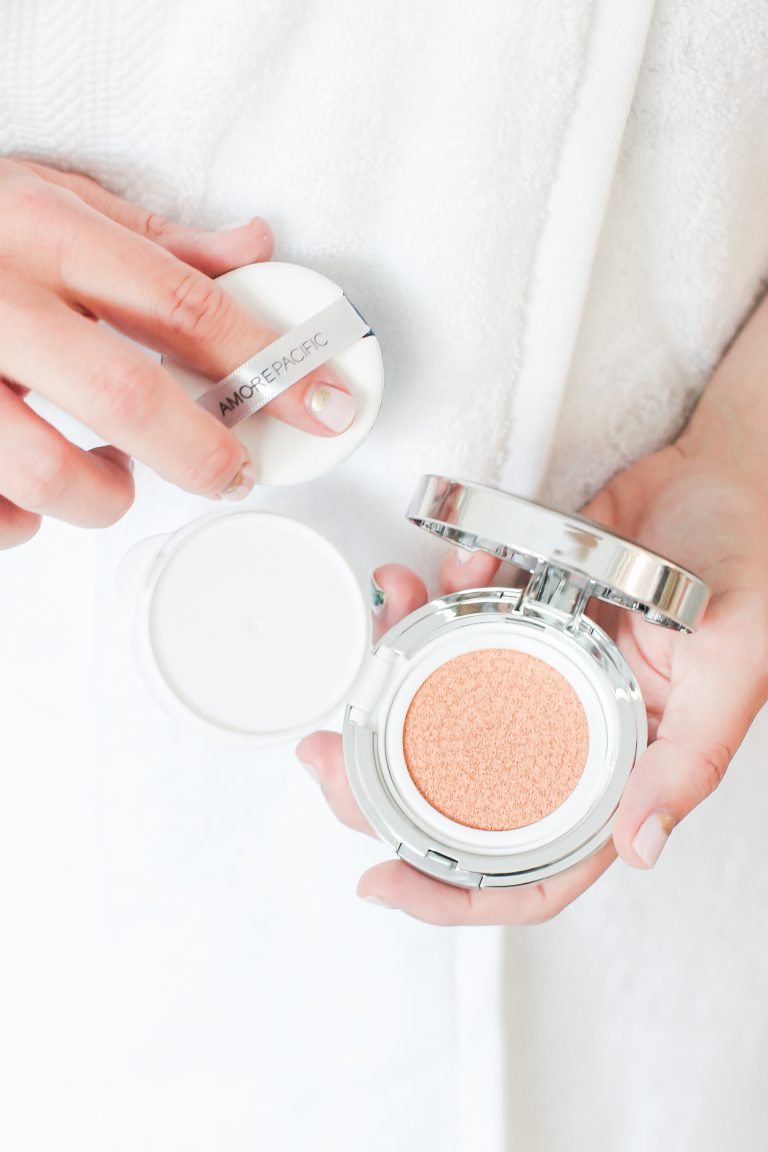 The Secret To Looking Younger: Avoiding The Aging Face Shape - gbf4wn7