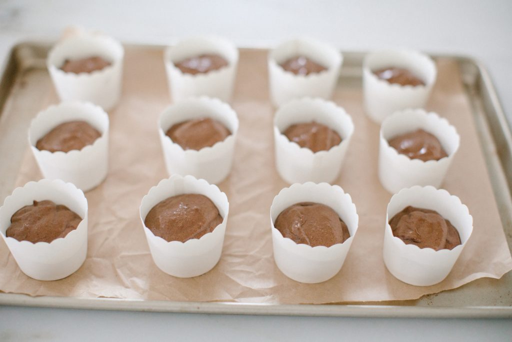 Clean Chocolate Cupcakes | Monika Hibbs: A lifestyle blog