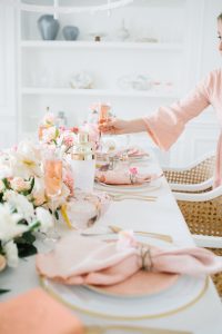 Pretty floral table with pinks