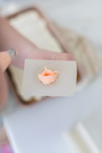 steps on how to pipe buttercream roses