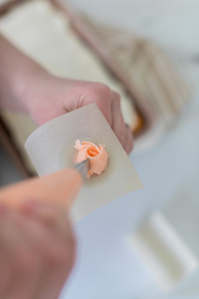 steps to piping buttercream roses
