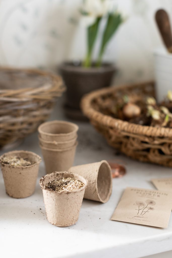 Small Decomposable Pots with Seeds